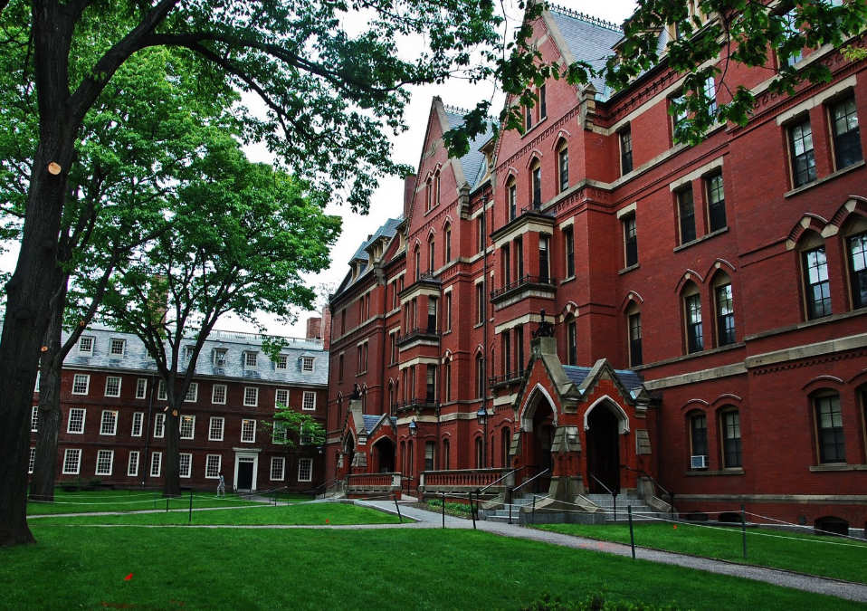 哈佛大学